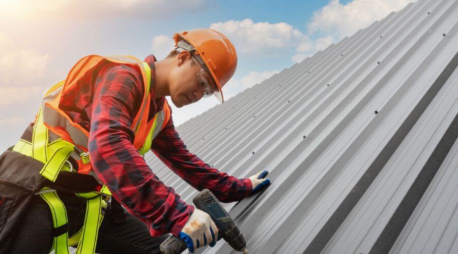 Professional gutter cleaning in Burlington, IL